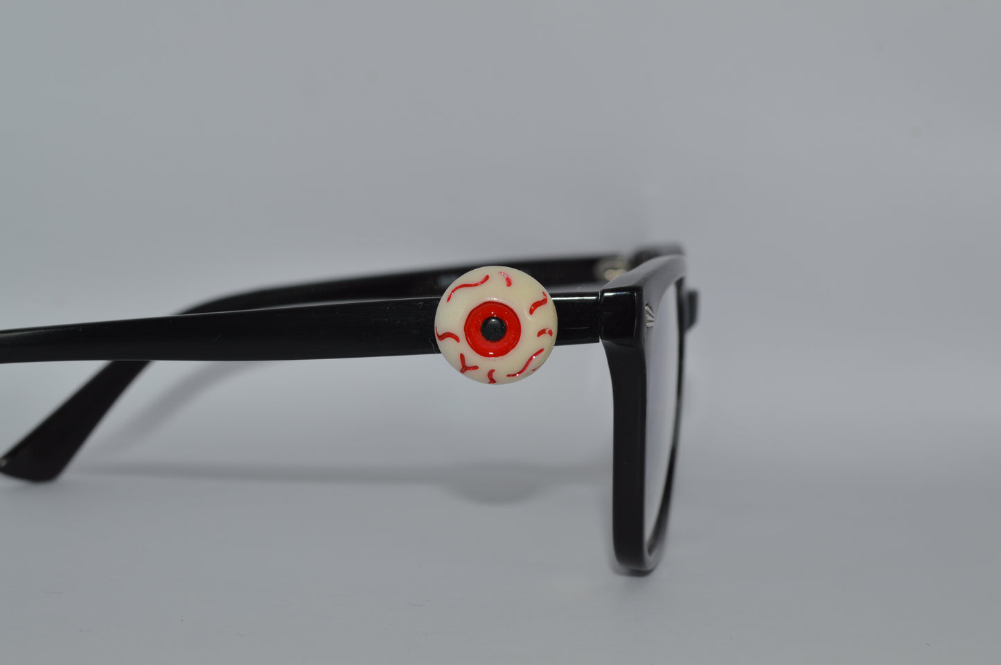 Bloodshot Eye Eyedeco Charm