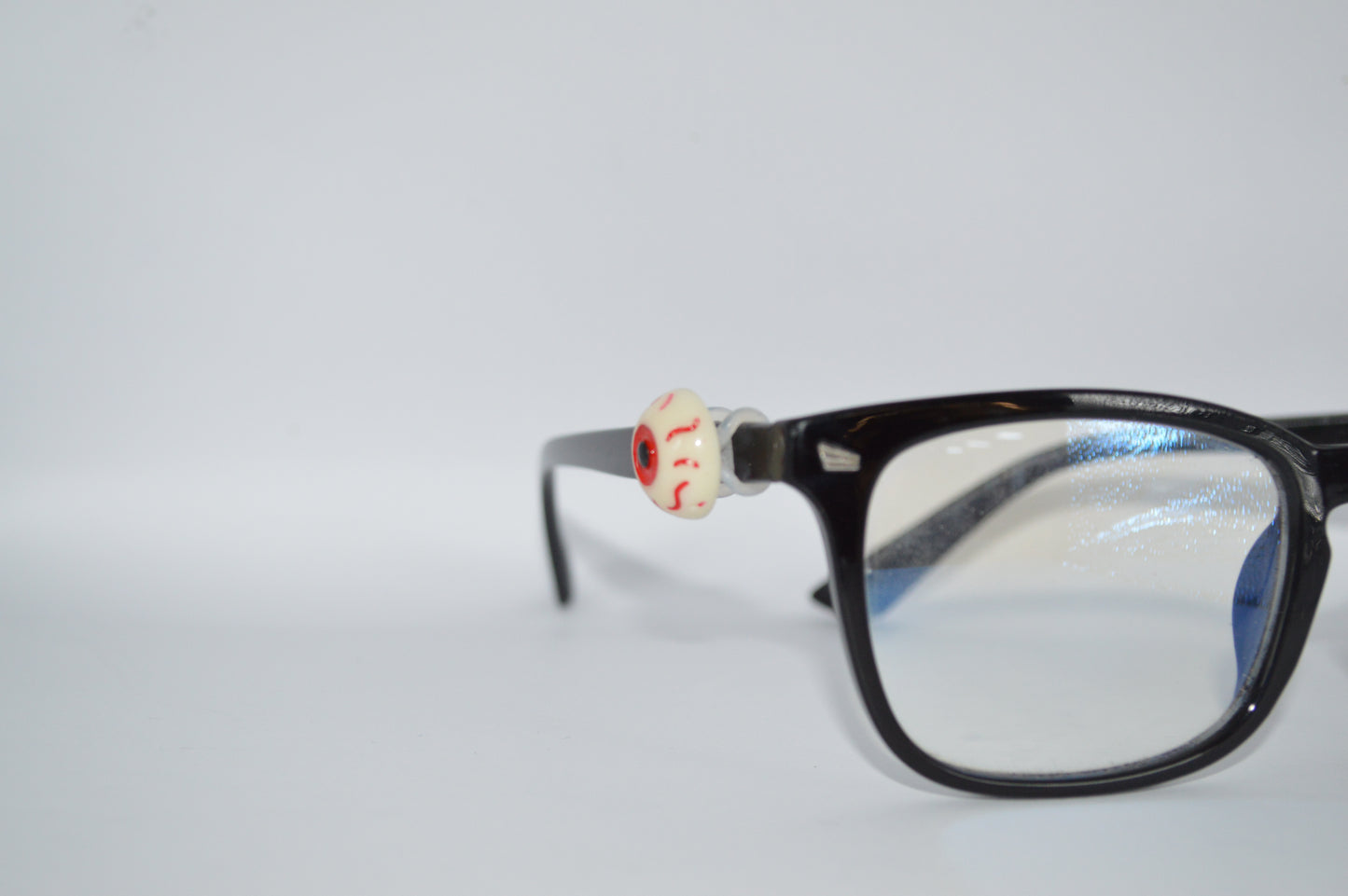 Bloodshot Eye Eyedeco Charm