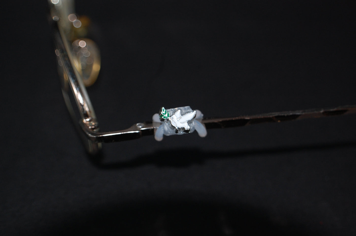 Dove w/Leaf Eyedeco Charm