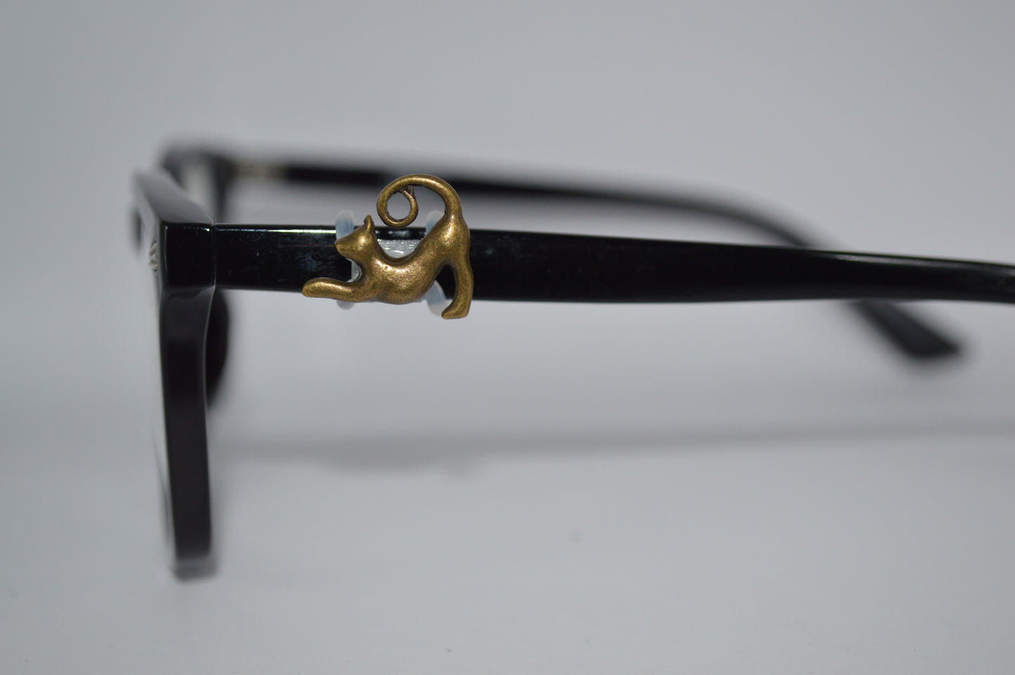 Cat Stretching Eyedeco Charm A11