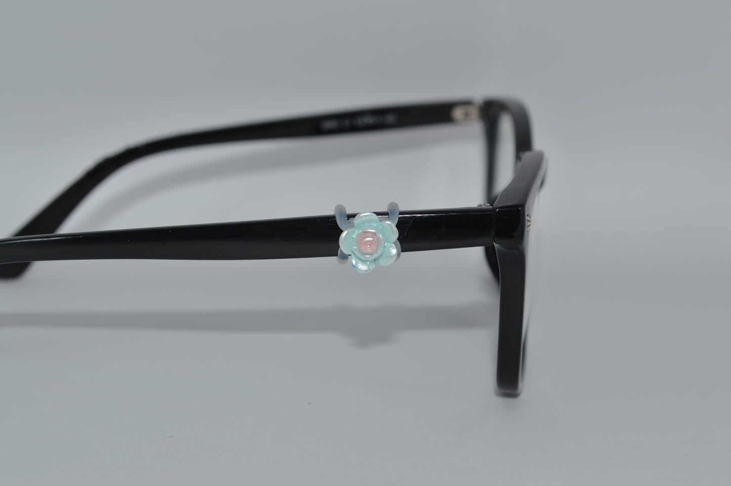 Pretty Blue Flower Eyedeco Charm D35