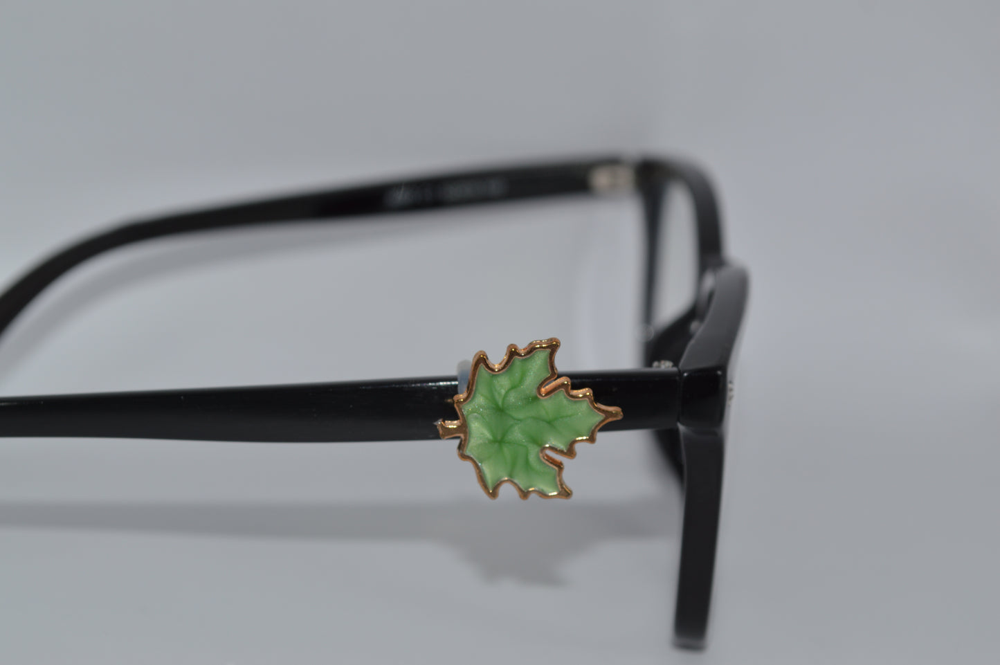 Leaf Eyedeco Charm