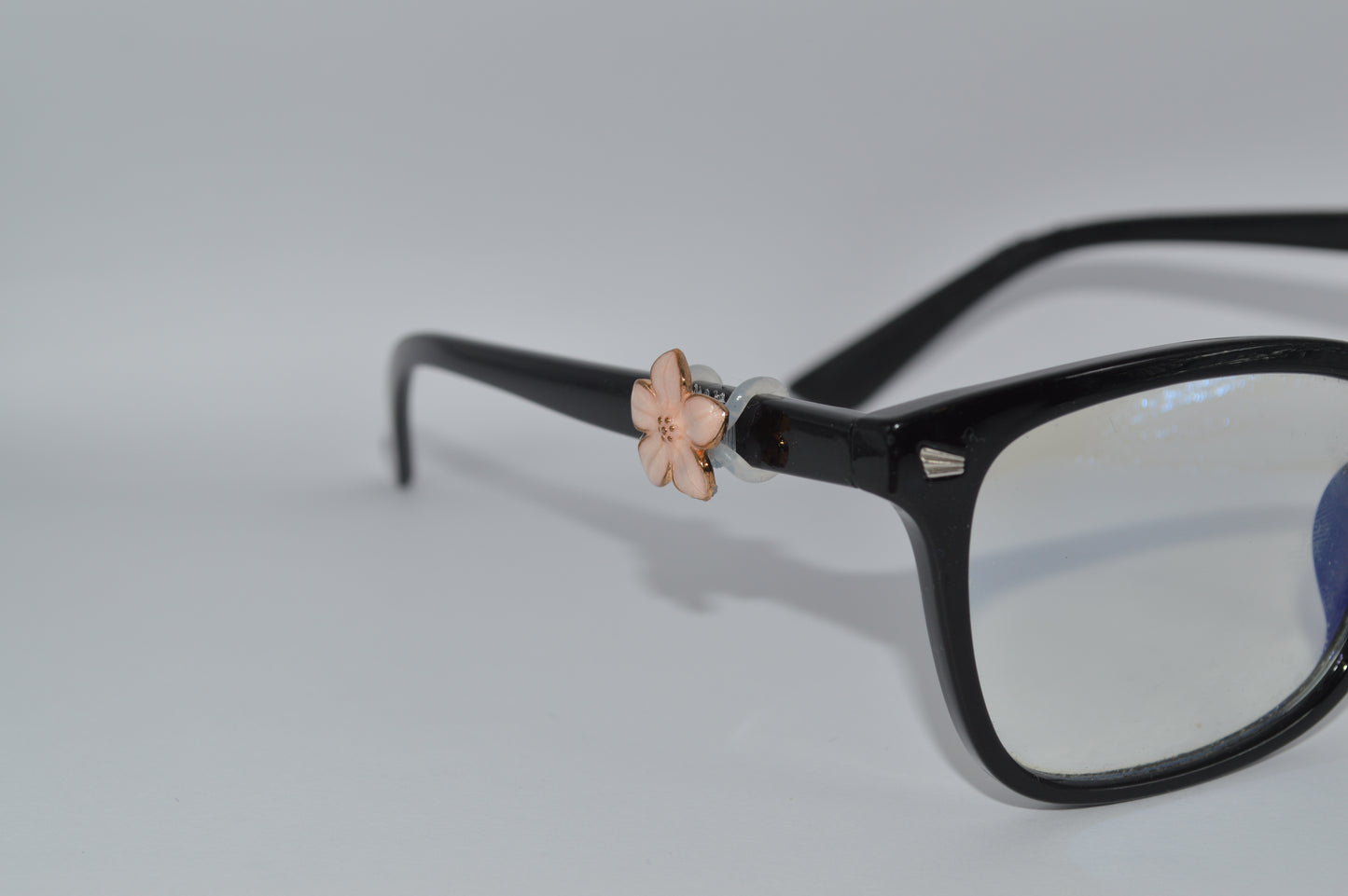 Pearl Flowe Eyedecor Charm