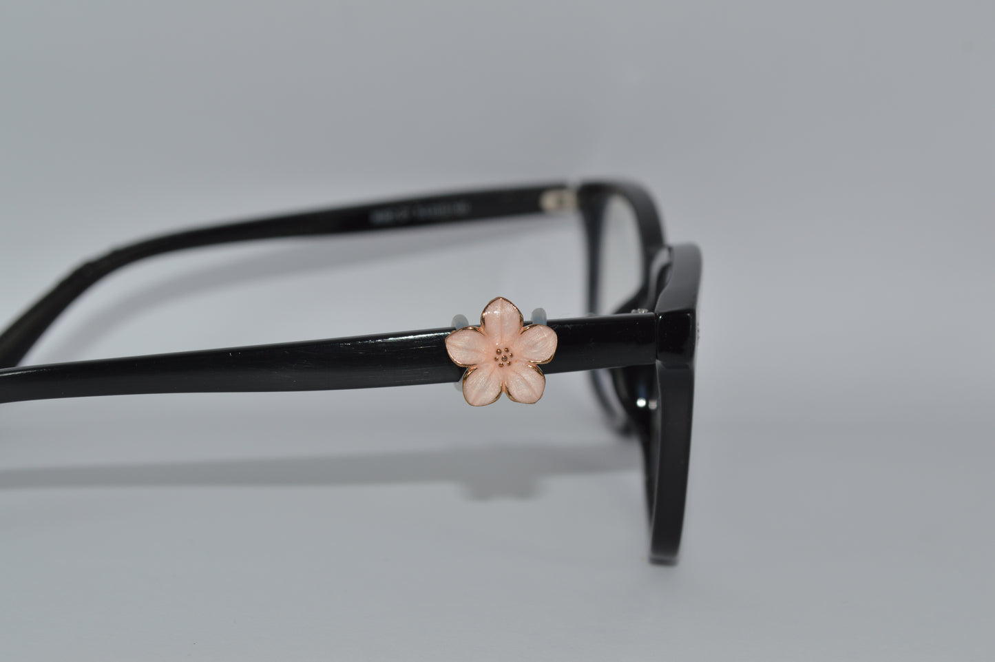 Pearl Flowe Eyedecor Charm