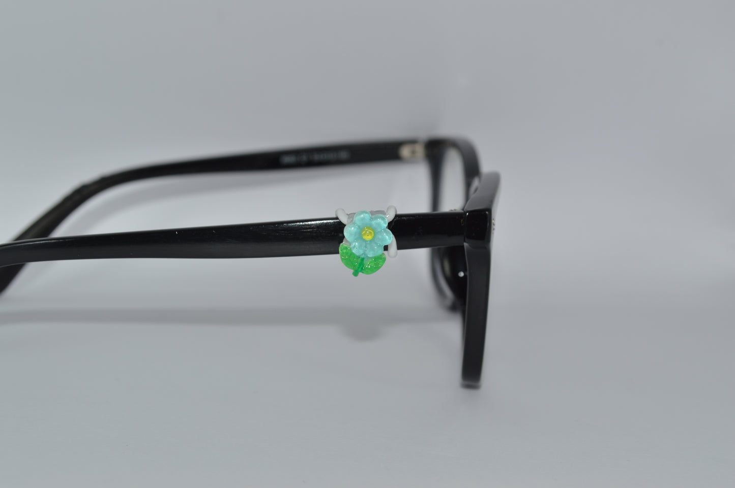 Flower with Pedals Eyedeco Charm
