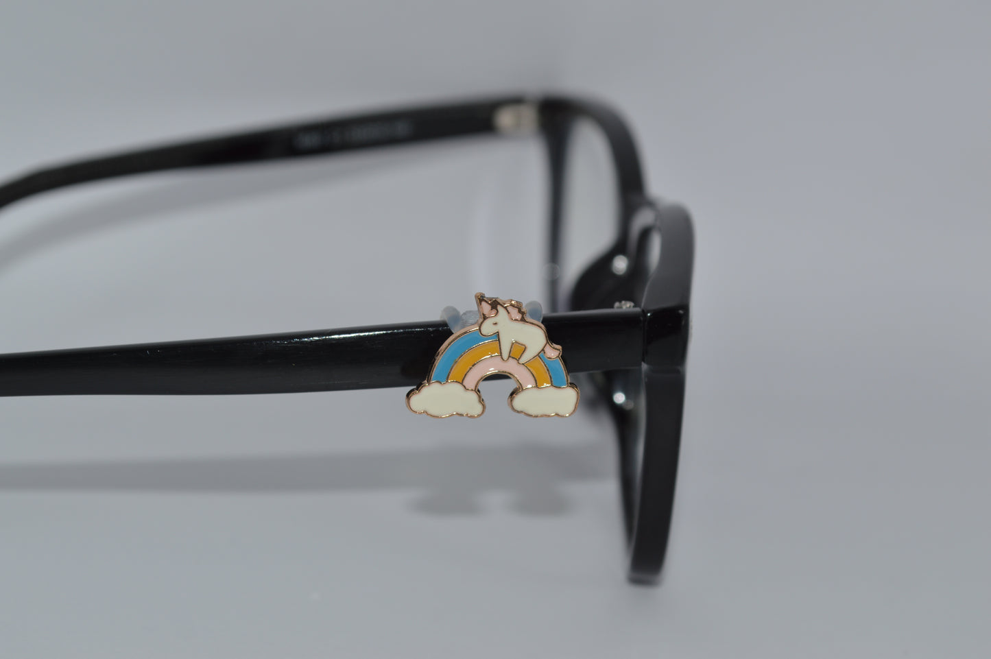Unicorn w/ Rainbow Eyedeco Charm