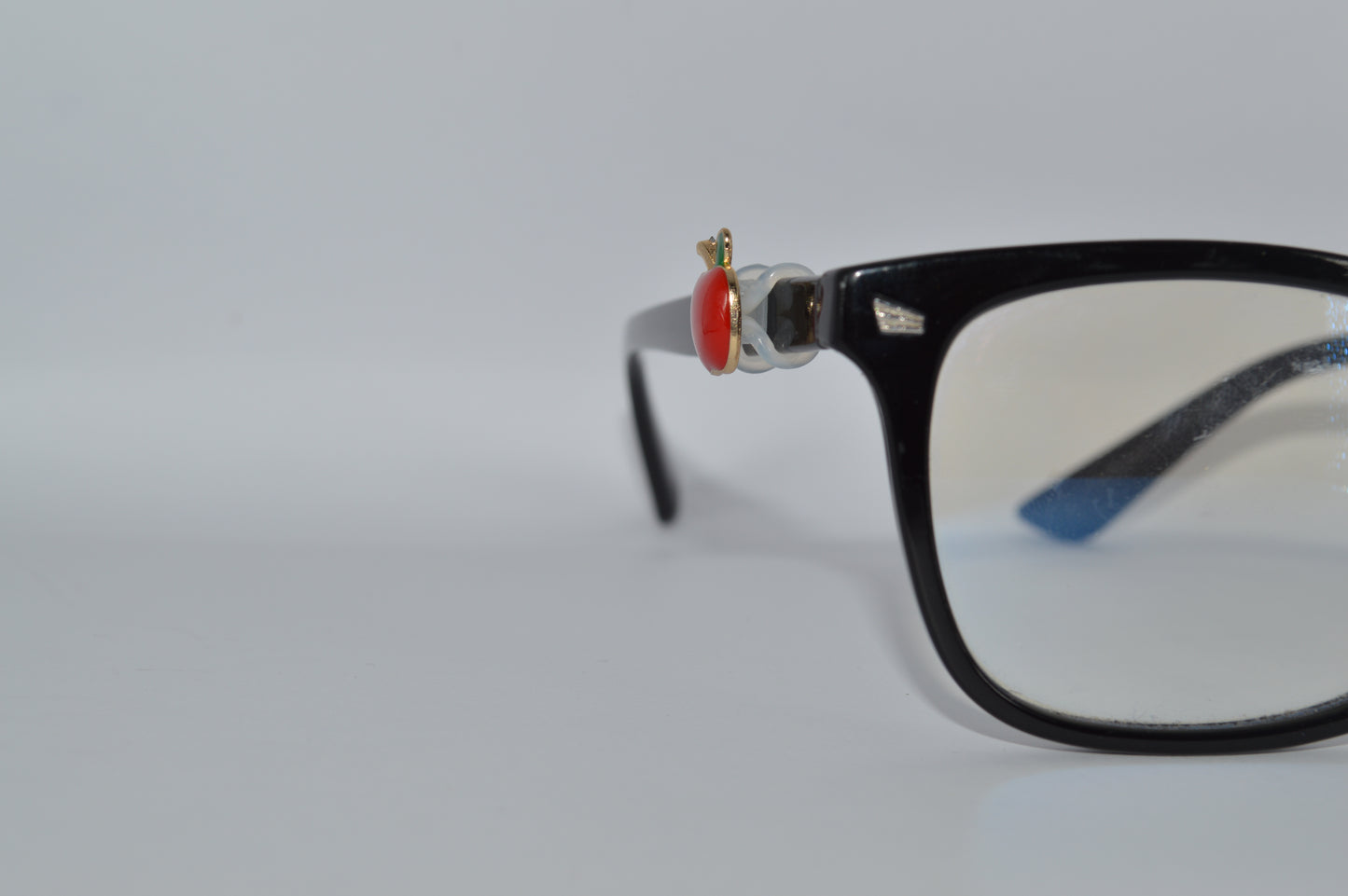 Apple Eyedeco Charm