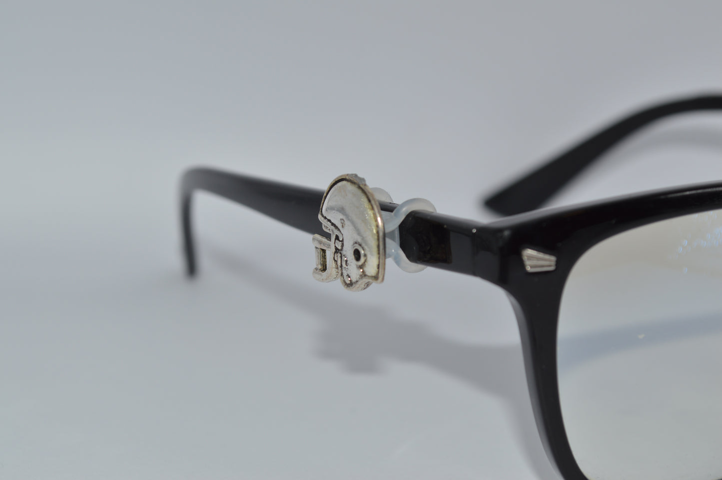 Football Helme Eyedecot Charm