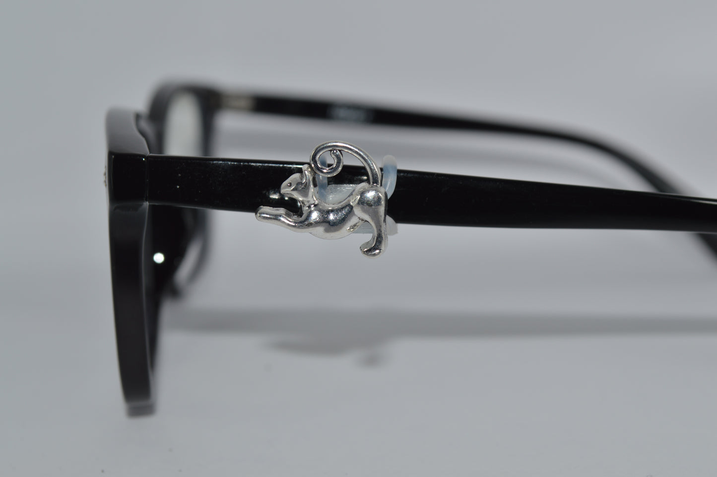 Cat Stretching Eyedeco Charm A11