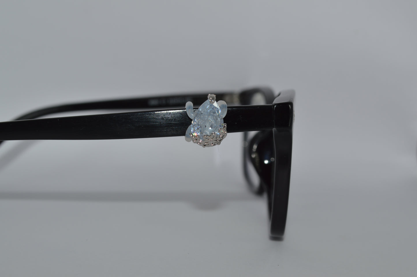 Teardrop w/ Flowers Eyedeco Charm