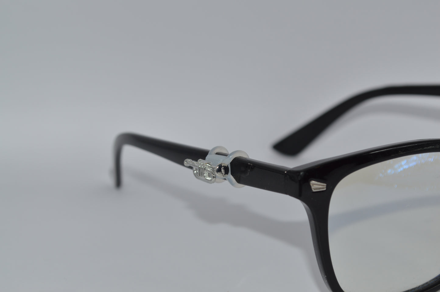 Trumpe Eyedecot Charm