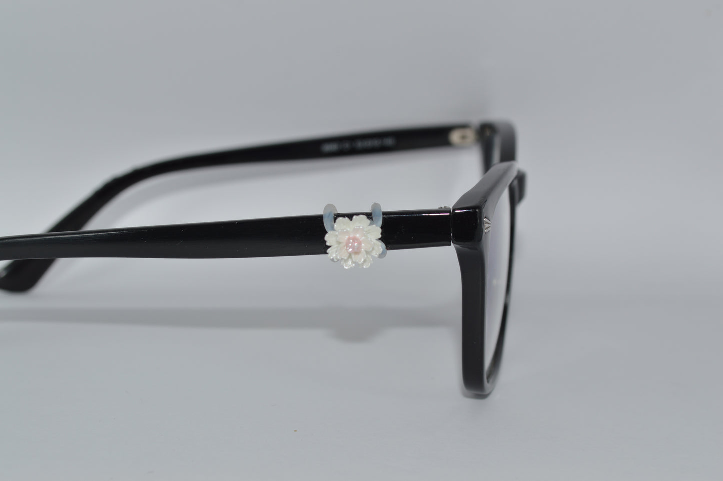 Lotus Flowe Eyedecor Charm