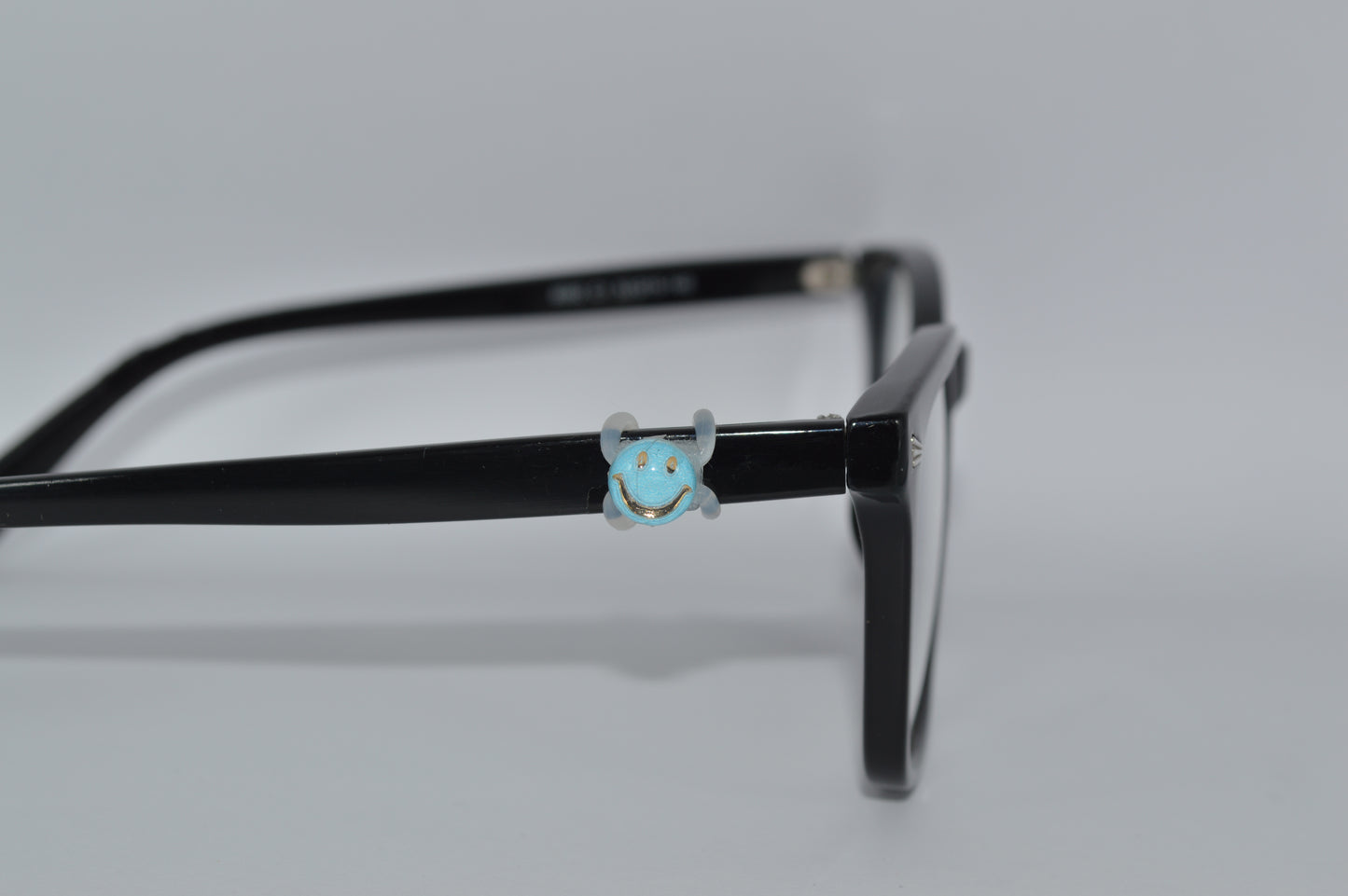 Opaque Smiley Face Eyedeco Charm
