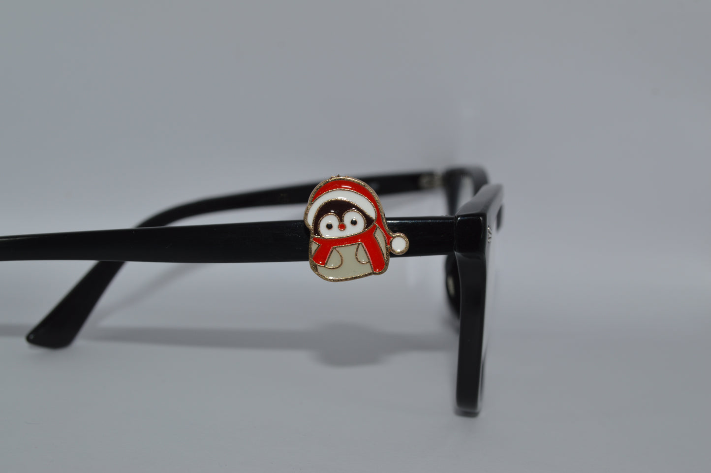 Penguin w/ Santa Hat Eyedeco Charm