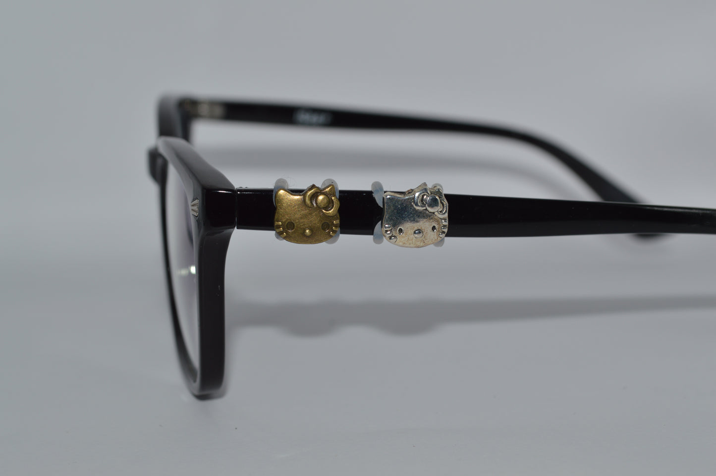 Metal Hello Kitty Eyedeco Charm                                                        A31